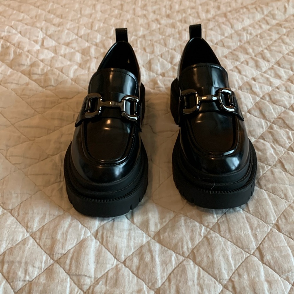 Madden girls size 7 1/2 lug style loafers